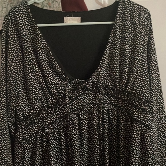 Just didn’t like dress. The brand is altar’d state size medium. - Picture 1 of 2